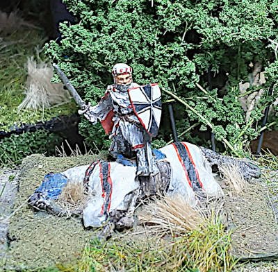 m-011-s 12 - 13 Jhd.: Ritter mit totem Pferd - 1/72